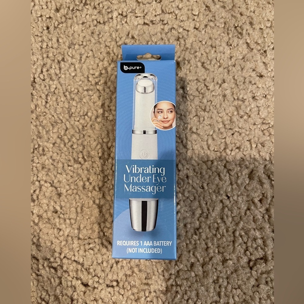 B-PURE Vibrating Under Eye Massager Compact Size